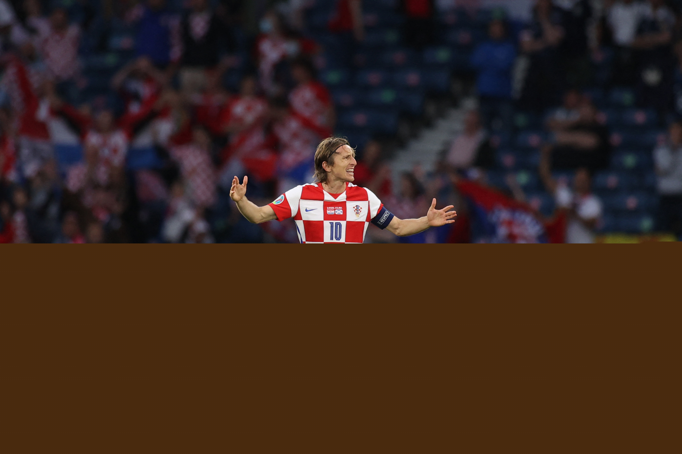 字母哥28+7布朗尼17+5 雄鹿客场大胜湖人