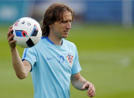 斯普利特：队医告诉我杨瀚森伤无大碍，所以才让他重返比赛