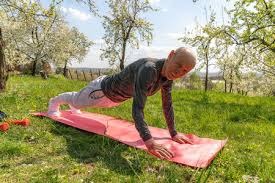 25分大胜老鹰，湖人终结3连败！老詹背靠背31+9+10，东契奇27+12